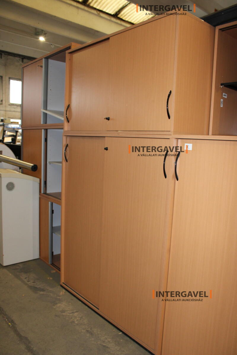 Tolóajtós szekrény 1