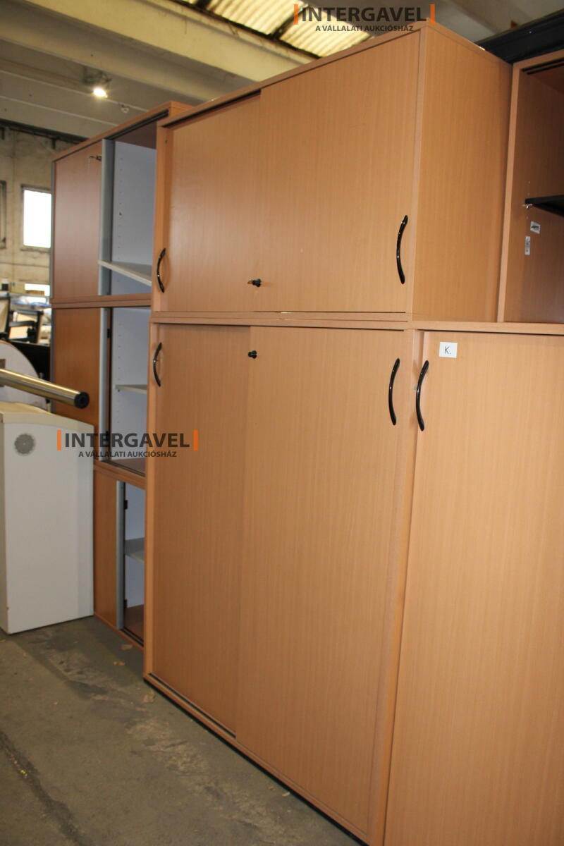 Tolóajtós szekrény 1