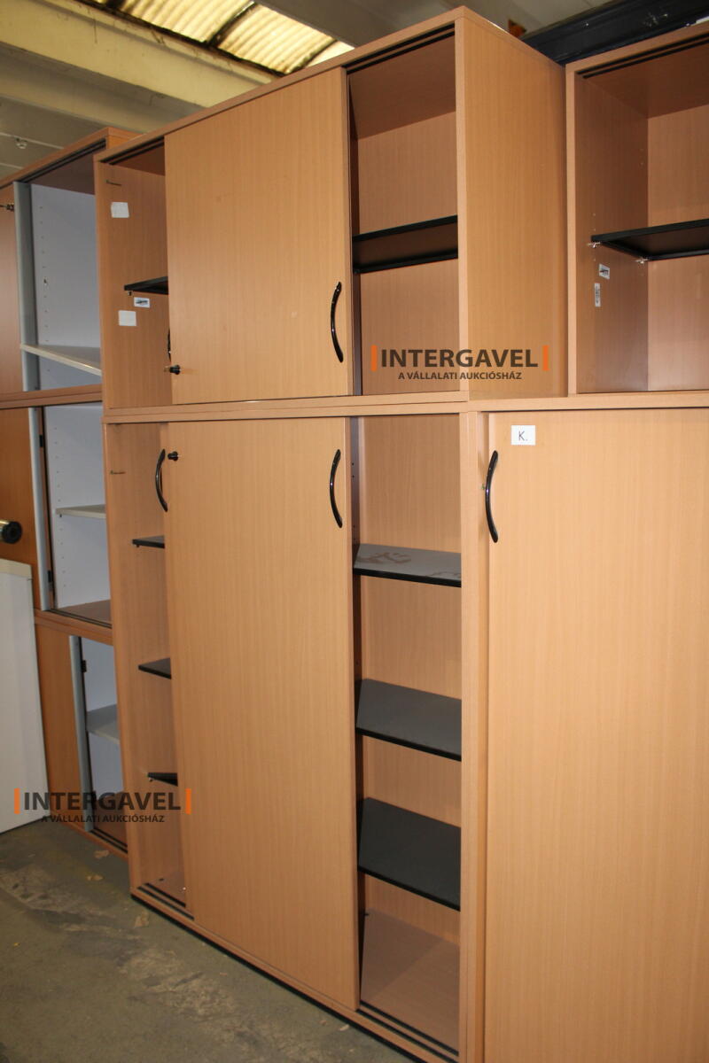 Tolóajtós szekrény 3