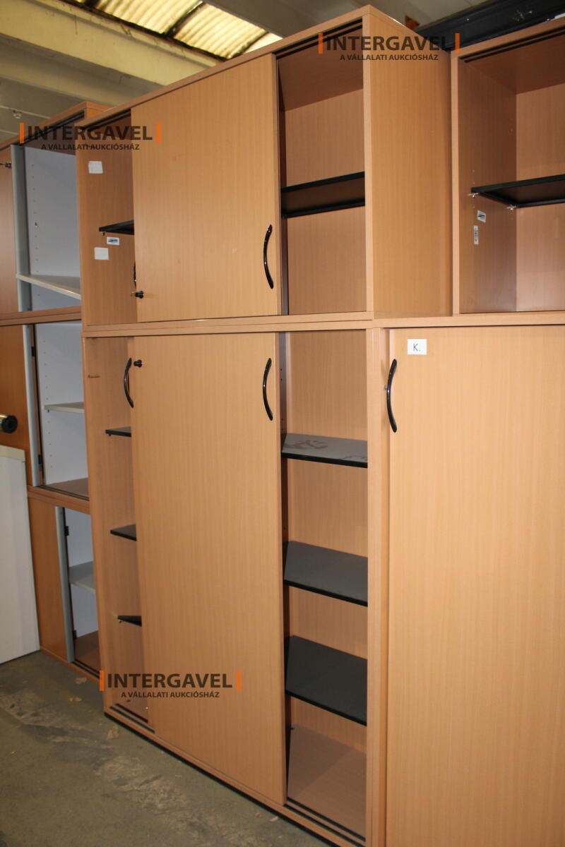 Tolóajtós szekrény 3