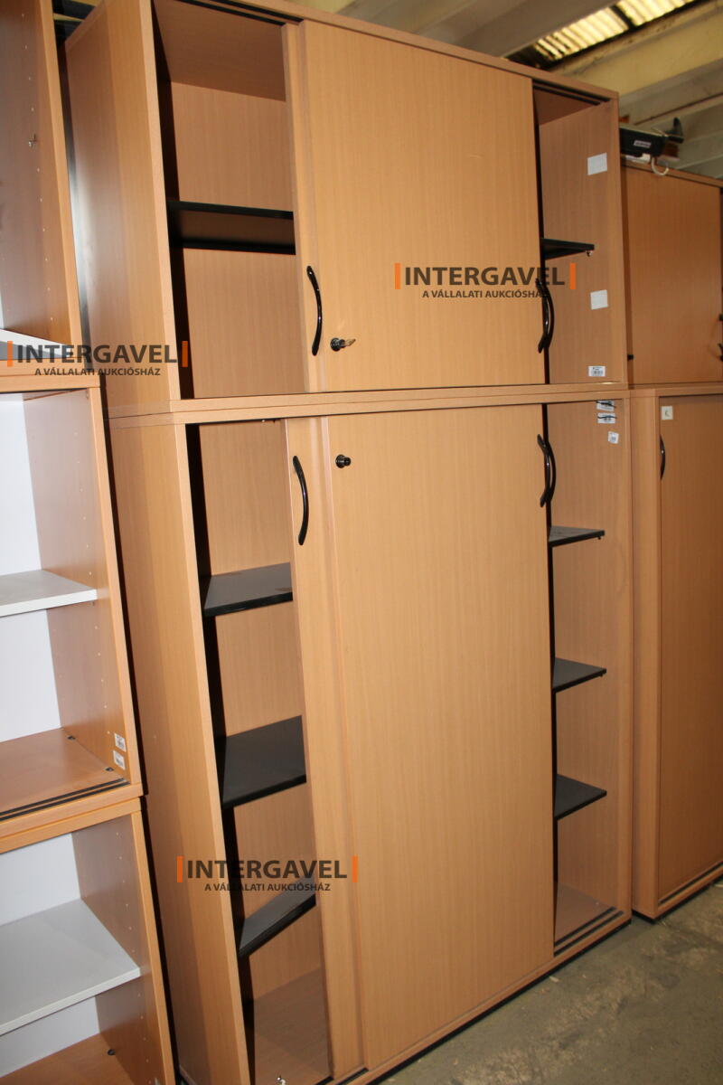 Tolóajtós szekrény 4