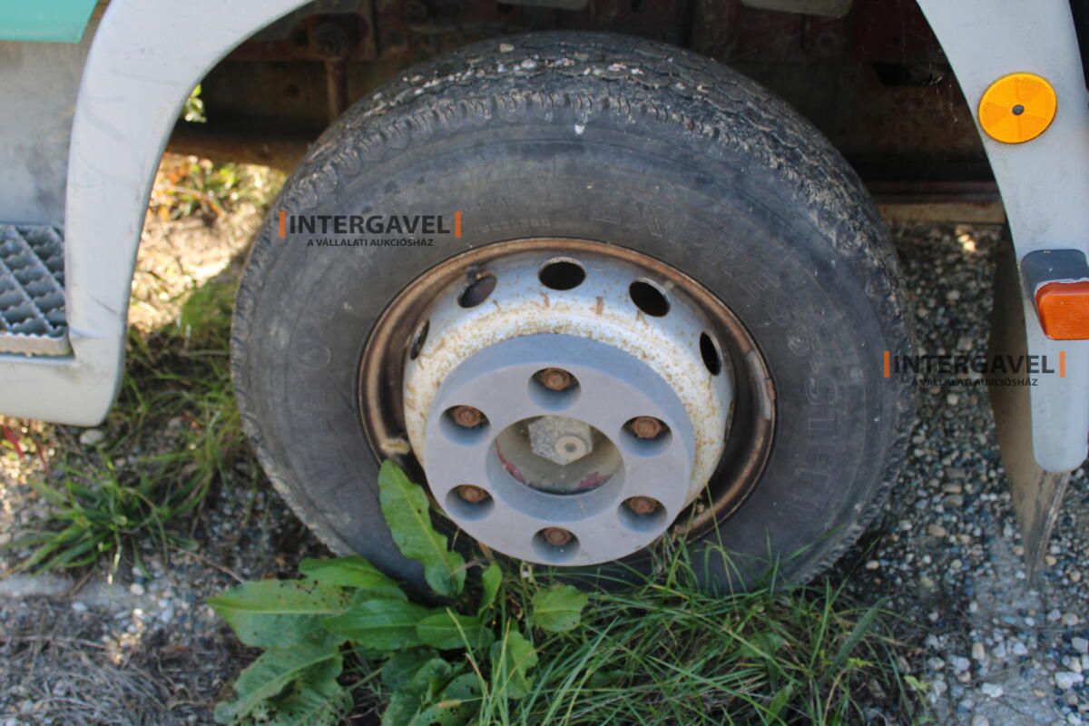 Teherautó - IVECO 8