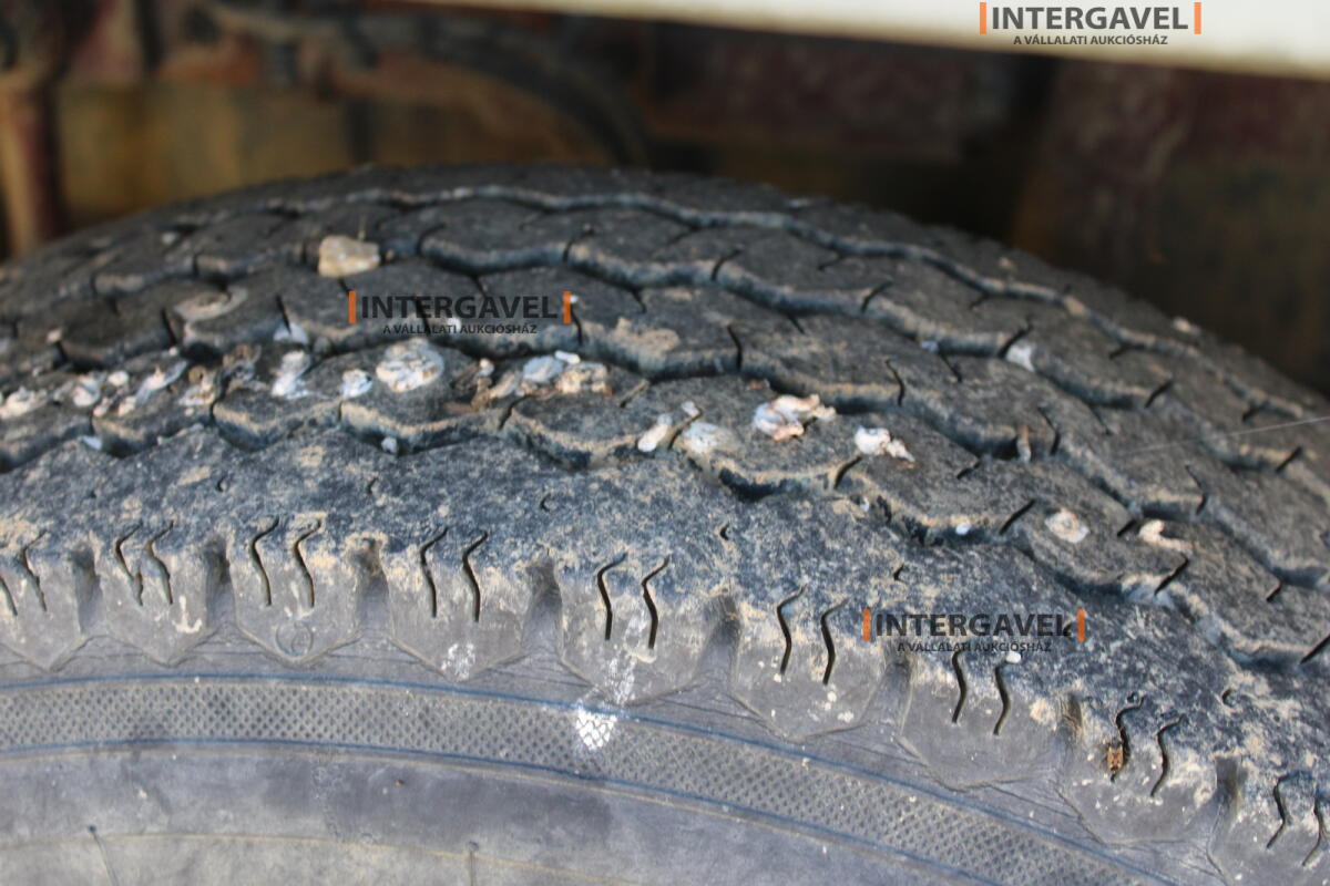 Teherautó - IVECO 9