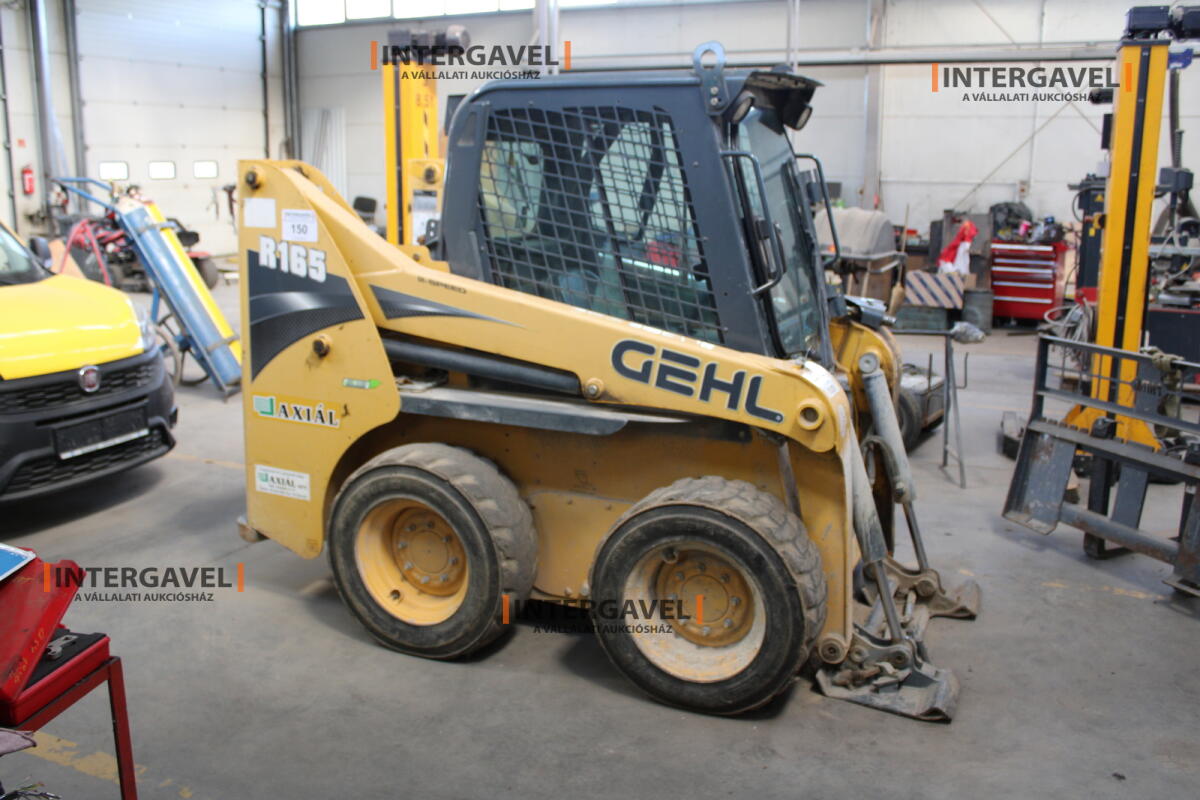 Csúszókormányos - GEHL