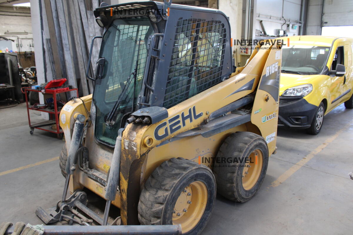 Csúszókormányos - GEHL 2