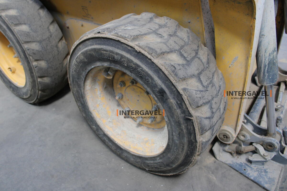 Csúszókormányos - GEHL 9