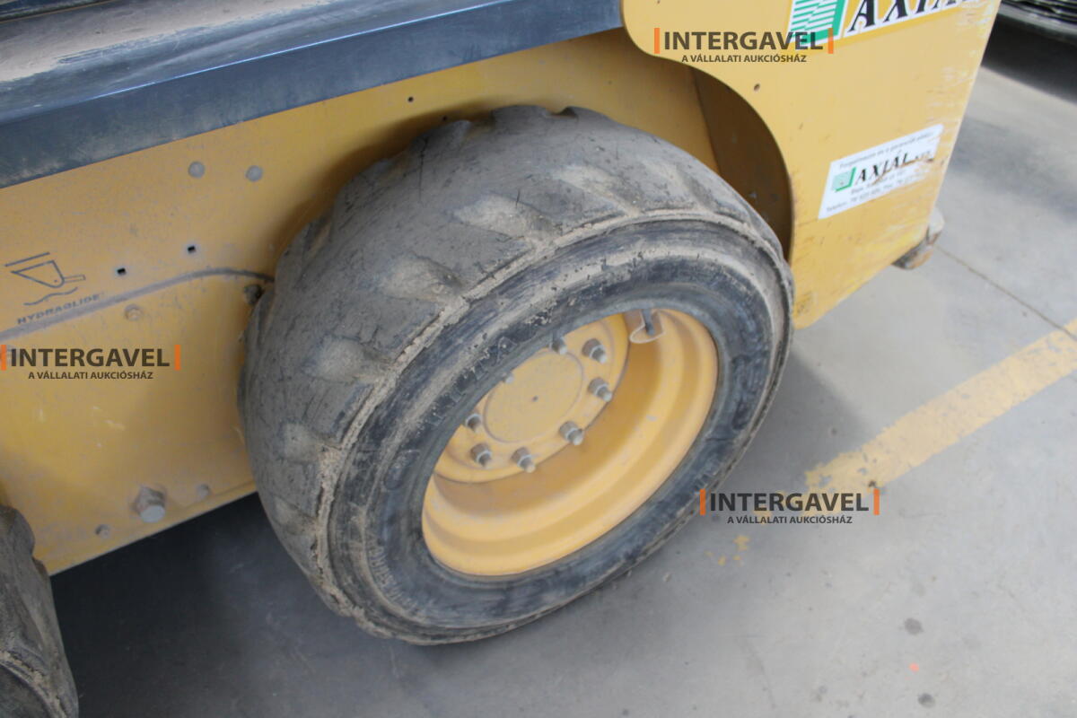 Csúszókormányos - GEHL 13