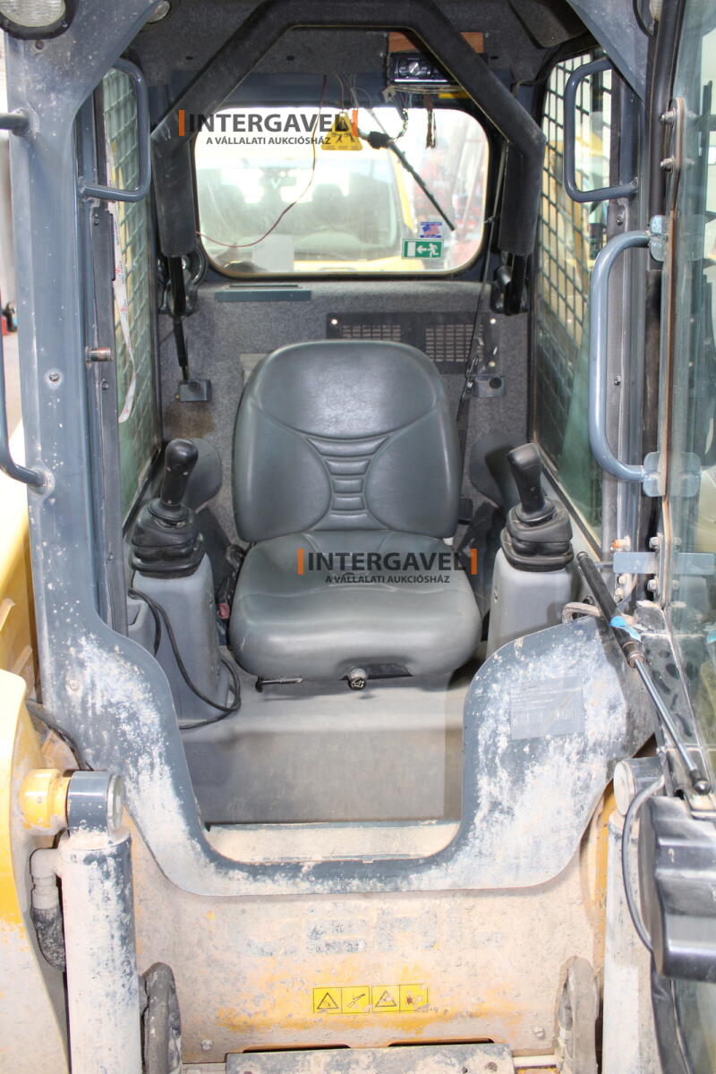 Csúszókormányos - GEHL 23