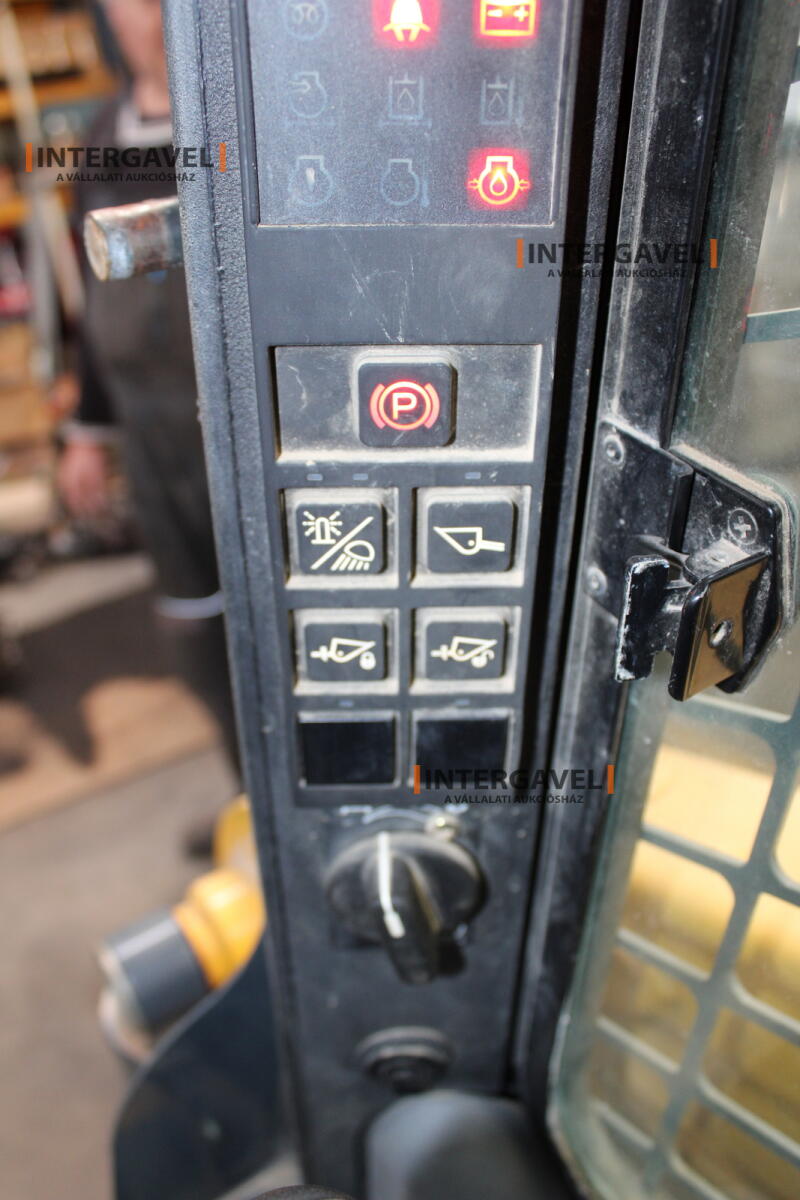 Csúszókormányos - GEHL 25