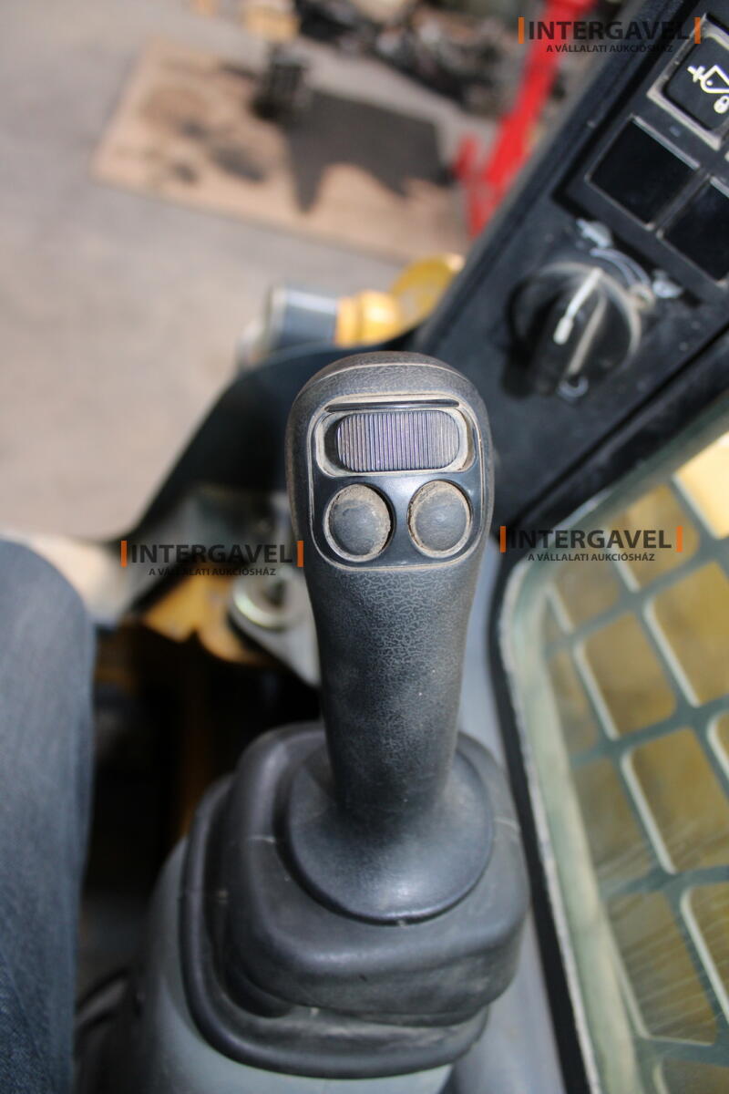 Csúszókormányos - GEHL 29