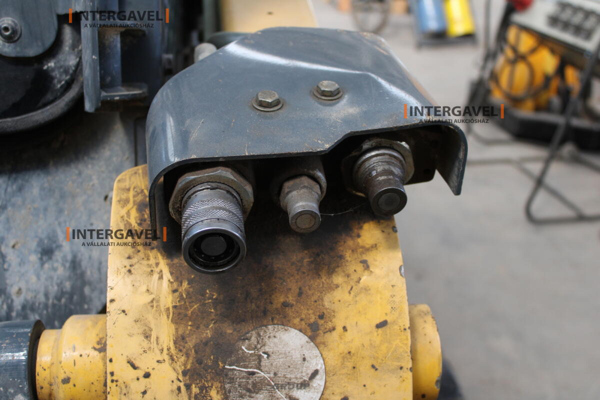 Csúszókormányos - GEHL 30