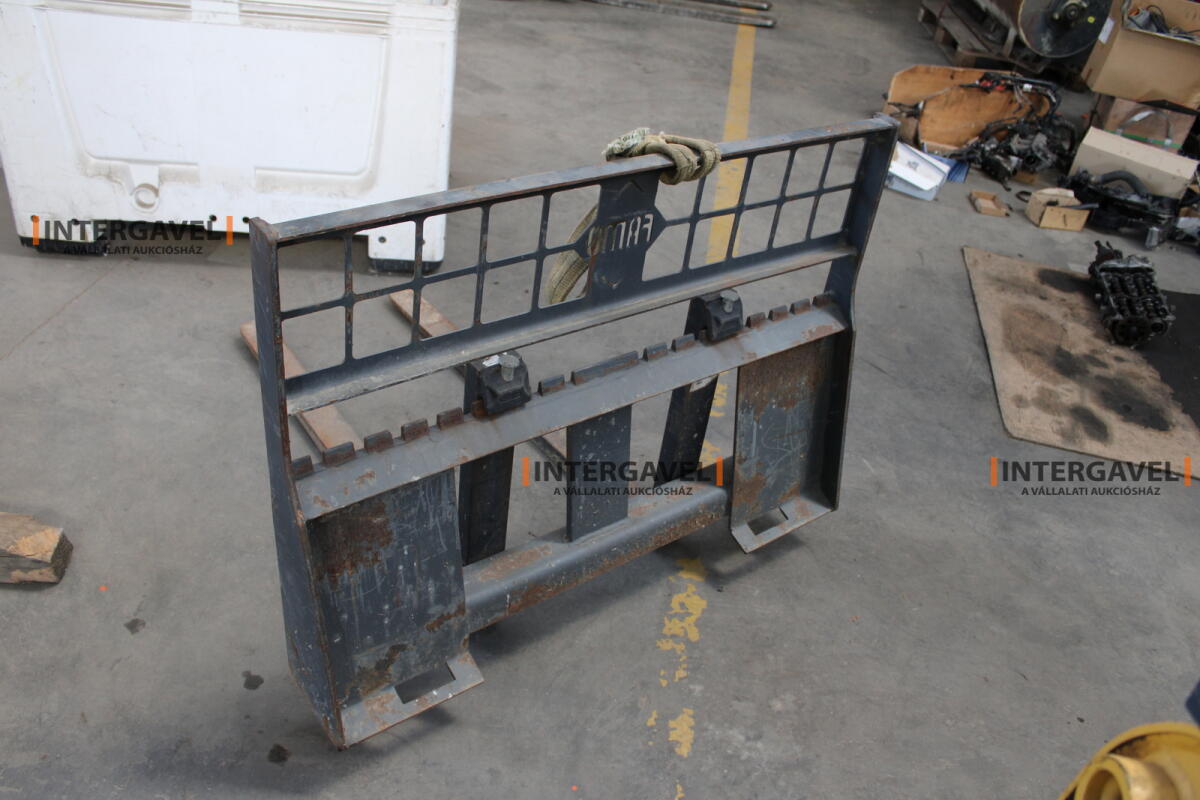 Csúszókormányos - GEHL 34