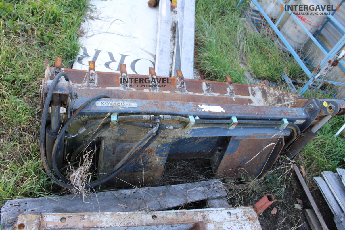 Csúszókormányos - GEHL 37