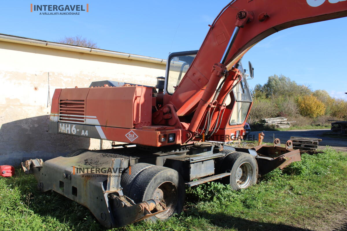 Gumikerekes forgó kotró - O&K 3