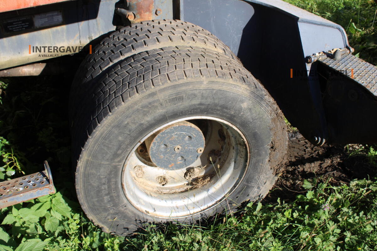 Gumikerekes forgó kotró - O&K 8