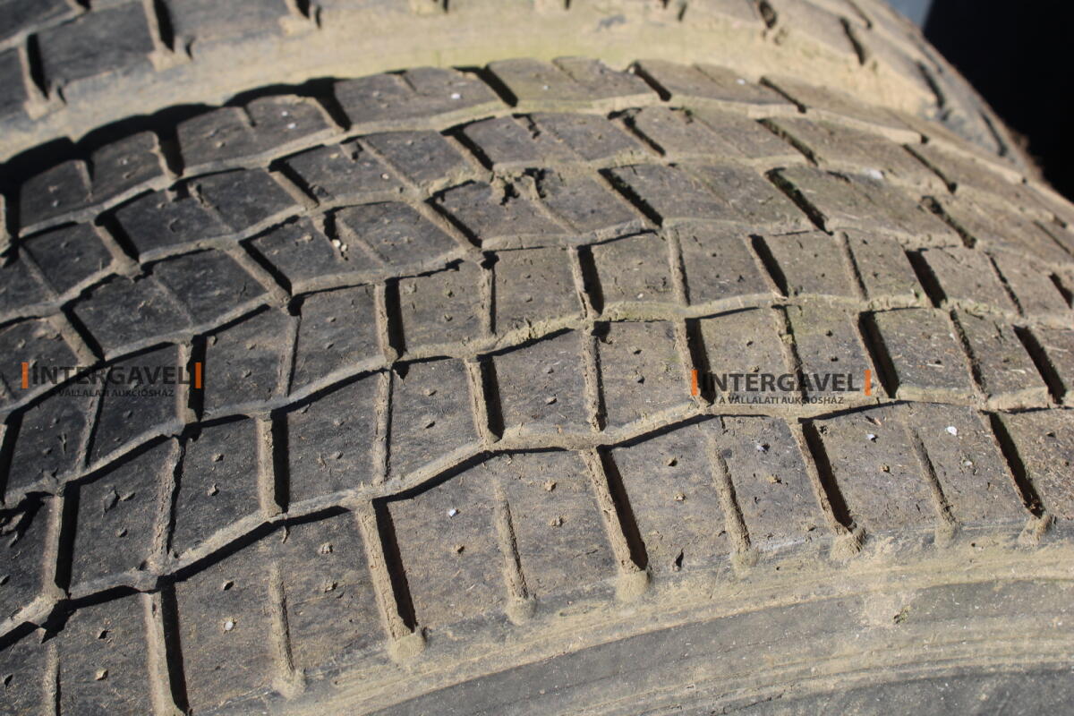 Gumikerekes forgó kotró - O&K 9