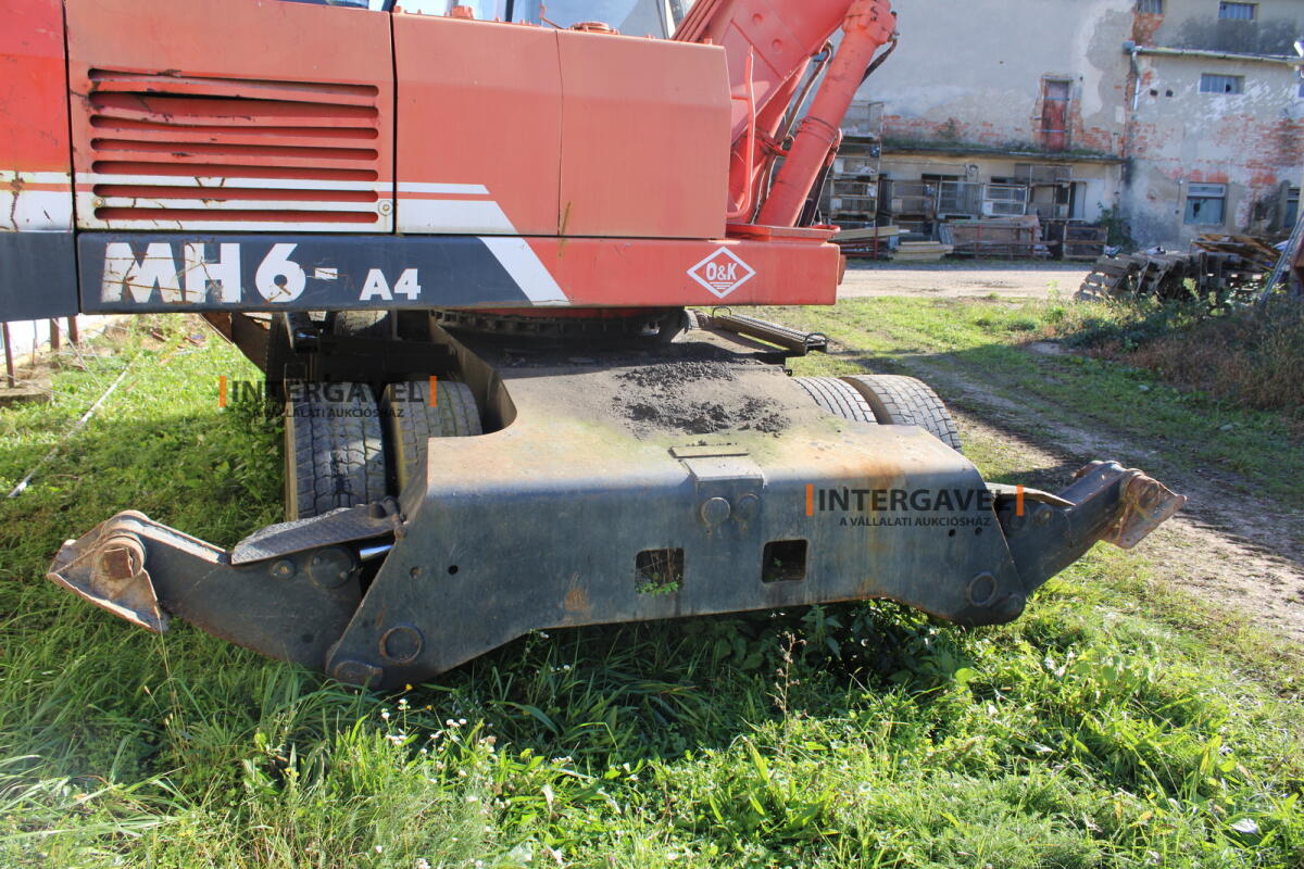 Gumikerekes forgó kotró - O&K 12