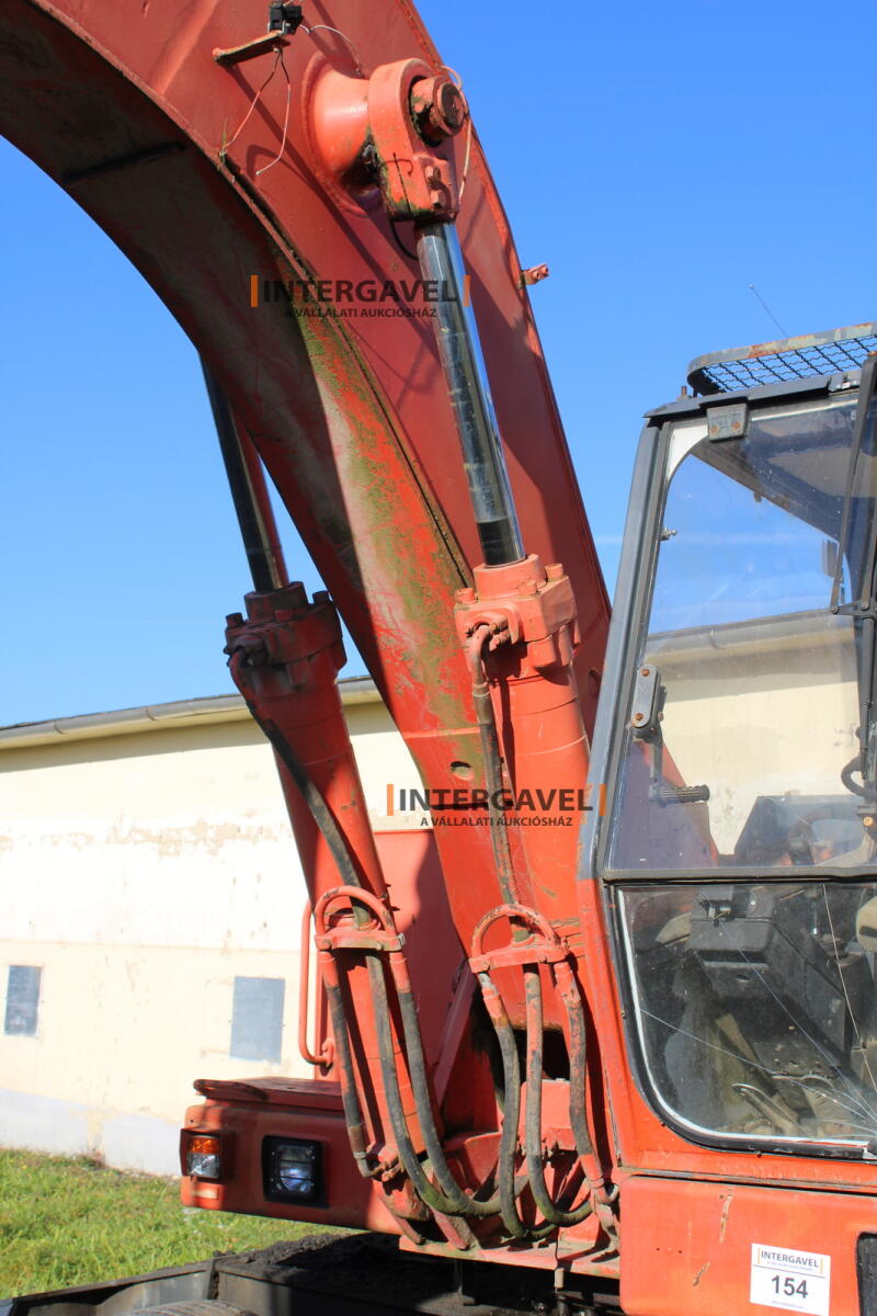 Gumikerekes forgó kotró - O&K 26