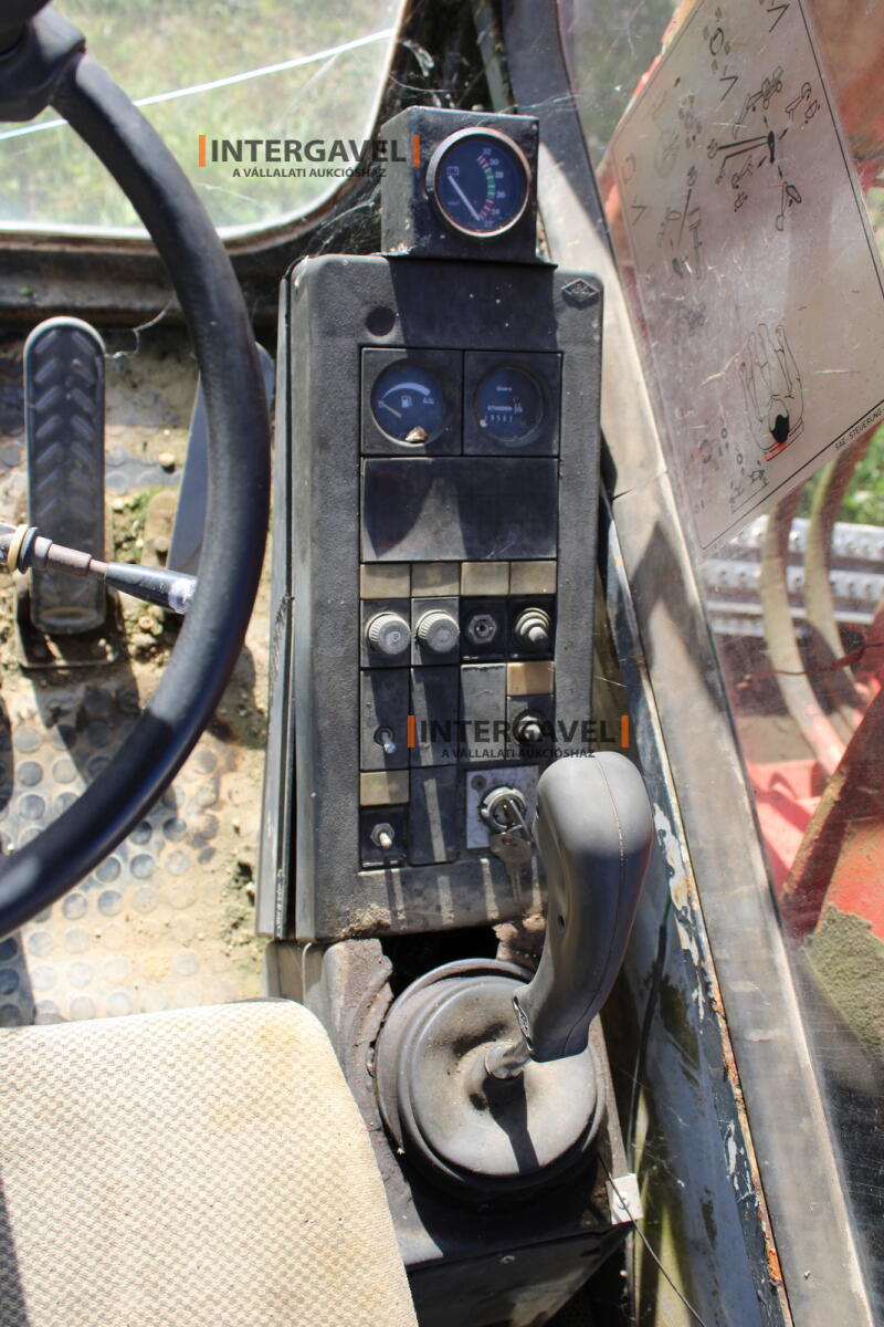 Gumikerekes forgó kotró - O&K 31