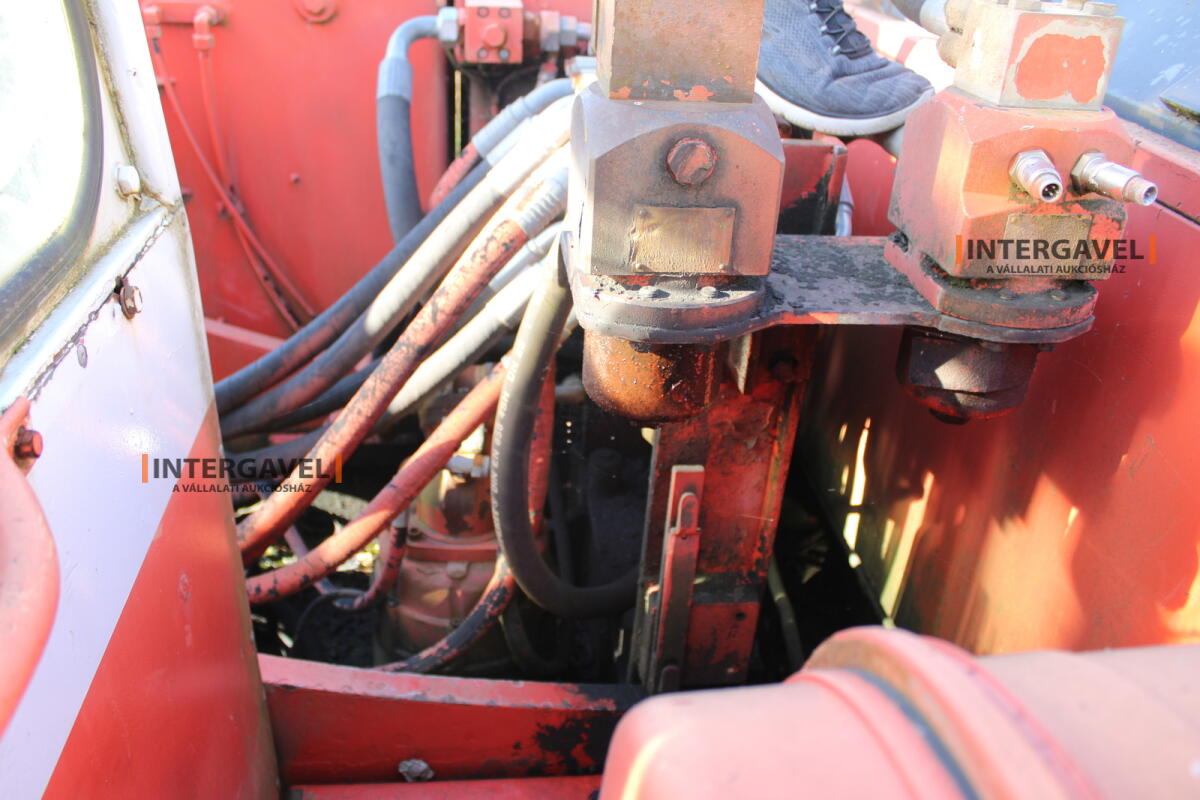 Gumikerekes forgó kotró - O&K 39