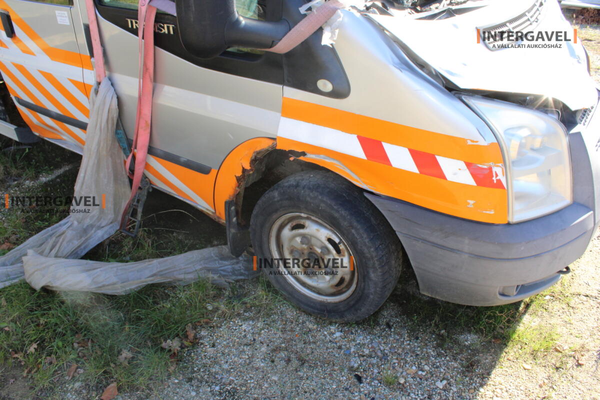 Kisteherautó - Ford 8