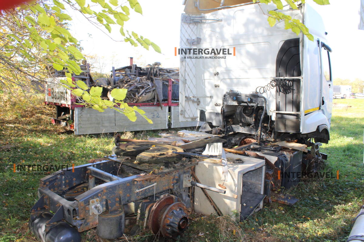 Nyerges vontató - Renault 3