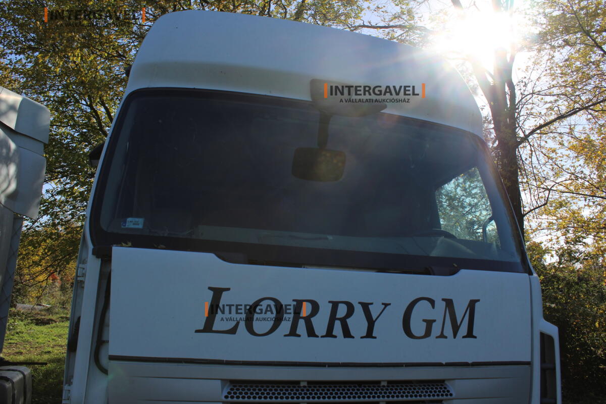 Nyerges vontató - Renault 6