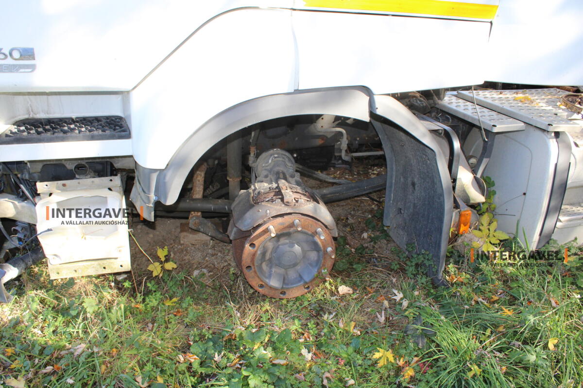 Nyerges vontató - Renault 8