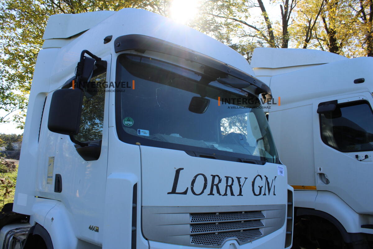 Nyerges vontató - Renault 9