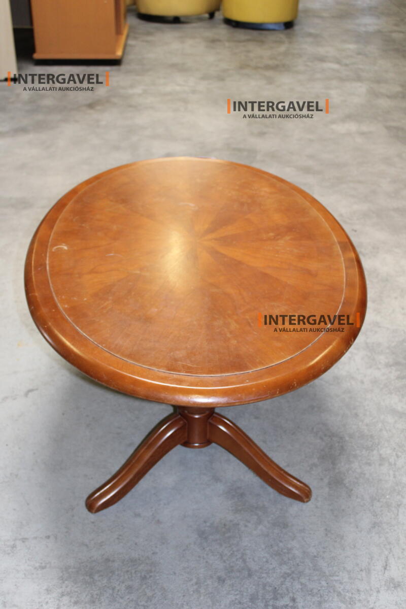 Dohányzó ovális asztal 2