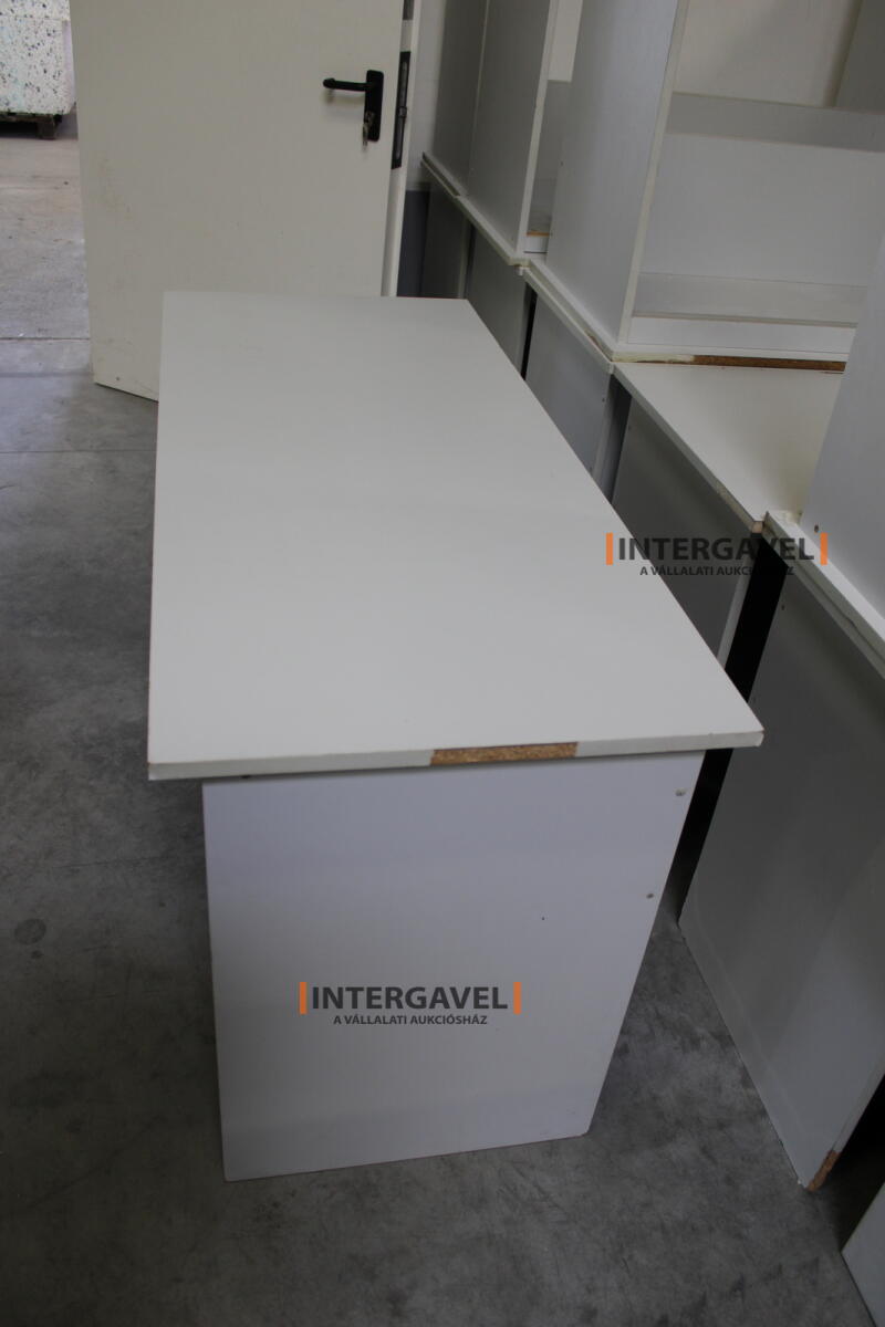 Íróasztal 3