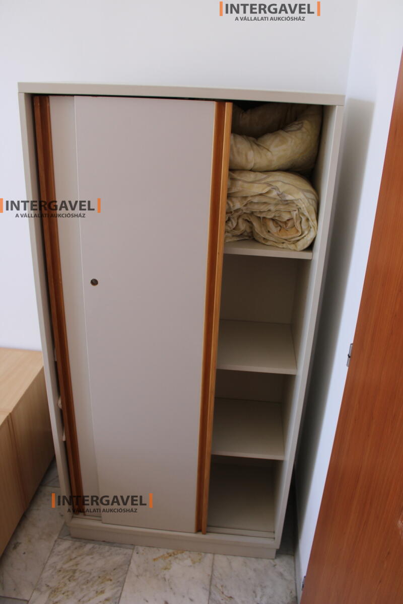 Szekrény 3