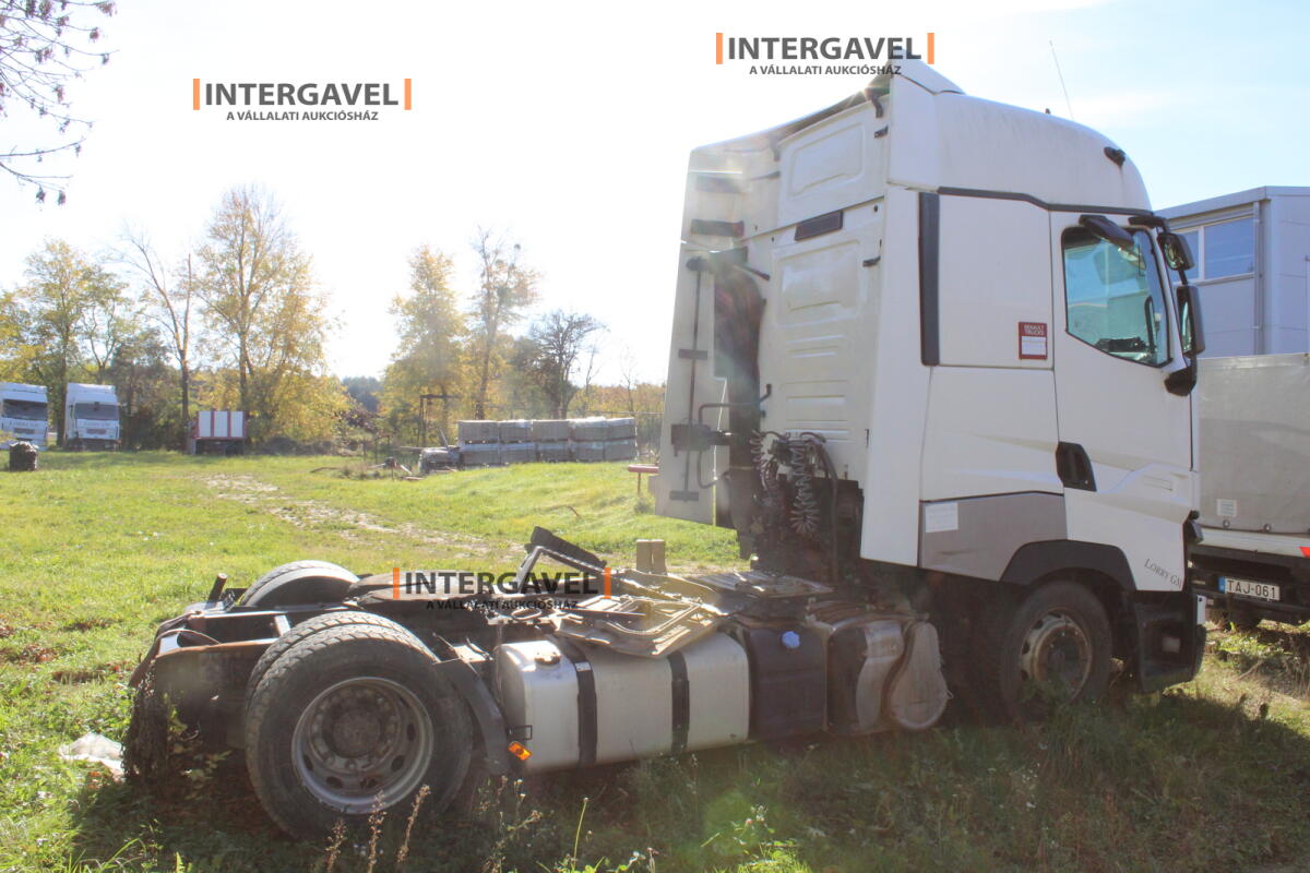 Nyerges vontató - Renault 3