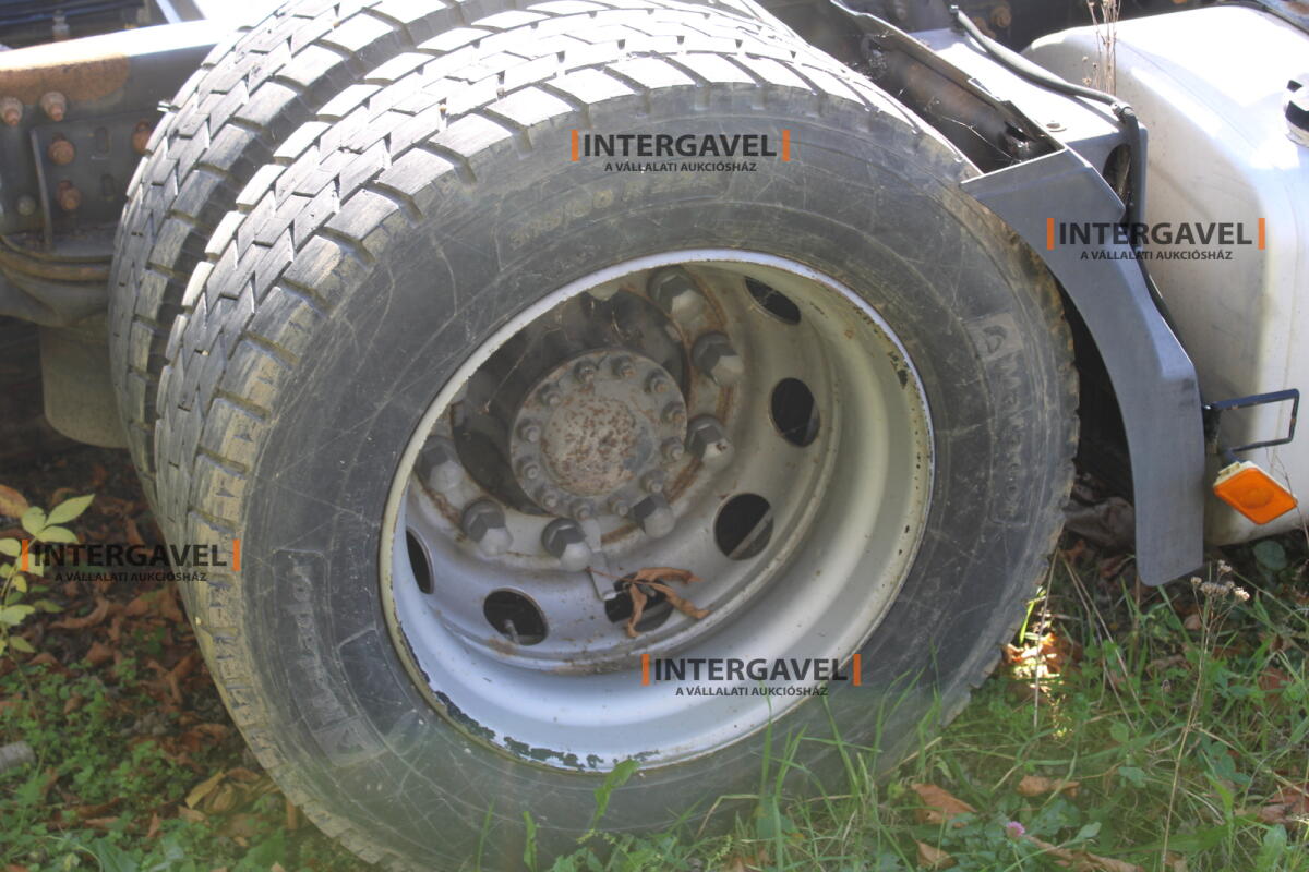 Nyerges vontató - Renault 15