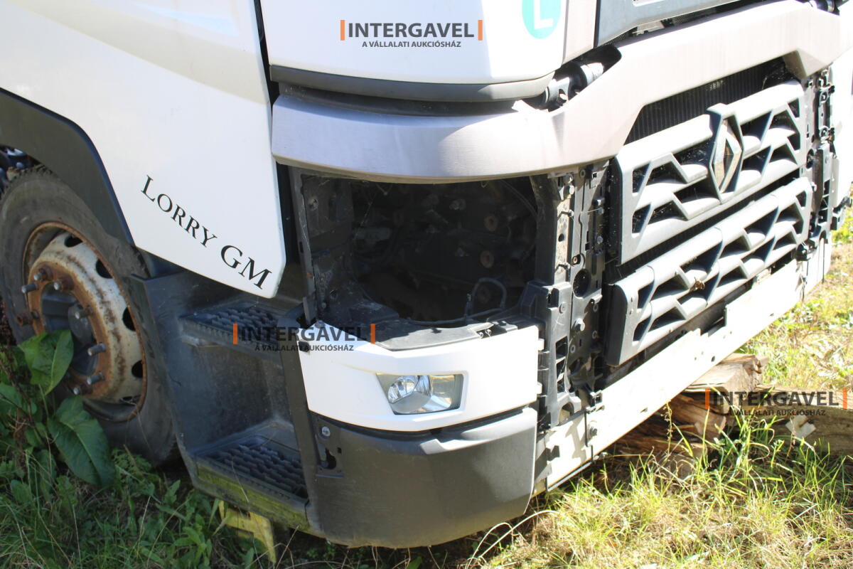 Nyerges vontató - Renault 21