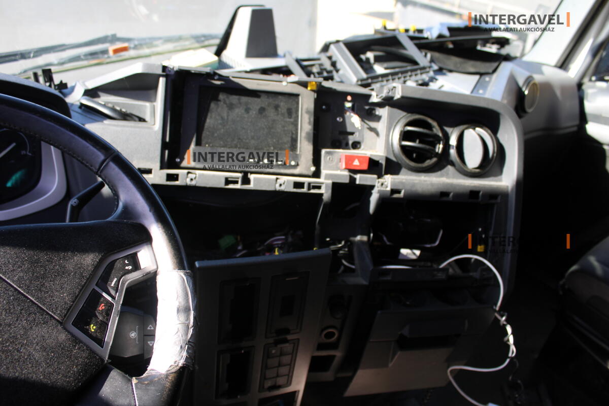 Nyerges vontató - Renault 25