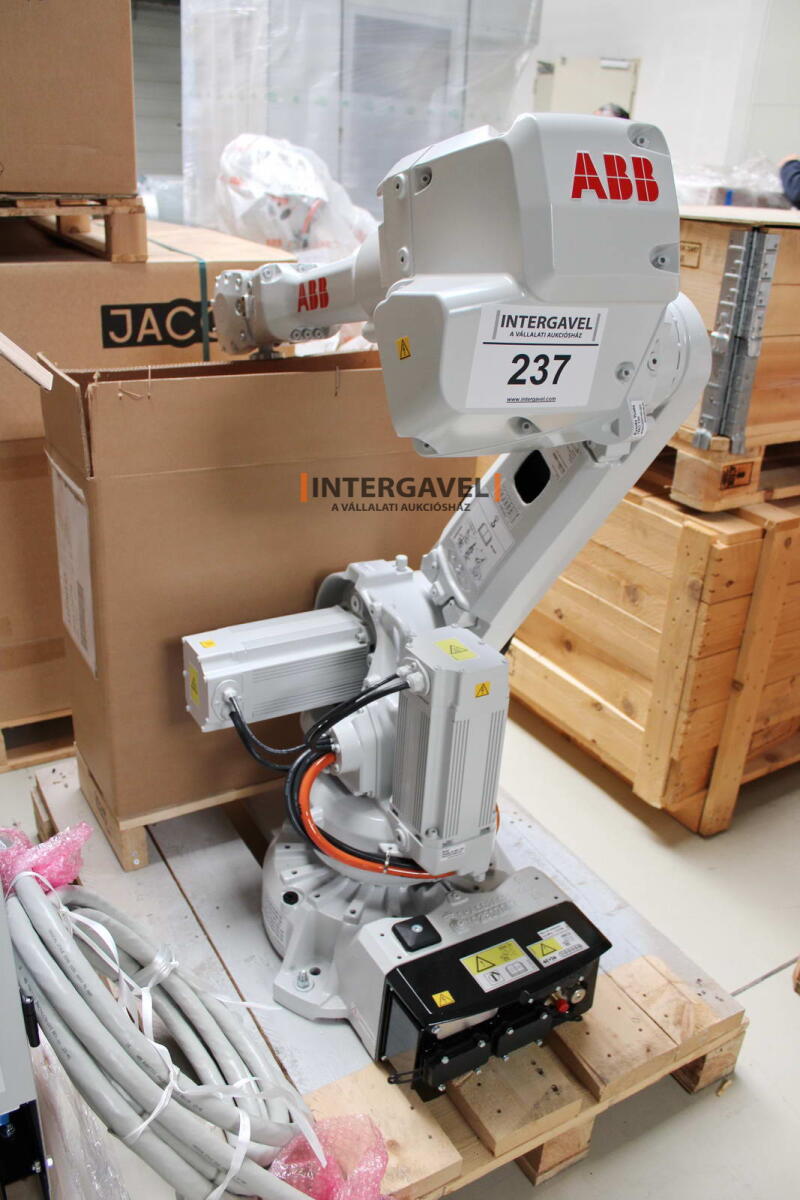 Robot - ABB; IRB 2600 3